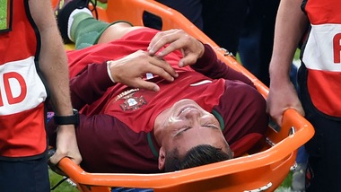 Il ginocchio di Cristiano Ronaldo tiene in ansia il Real Madrid