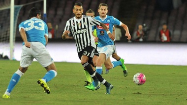 Calciomercato Napoli, accordo per Pereyra: 18 milioni alla Juventus