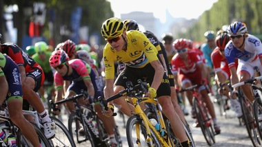Tour de France, Froome trionfa a Parigi. Greipel vince l'ultima tappa