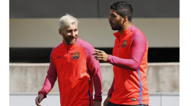 Barcellona, Messi se la ride in ritiro con il nuovo look