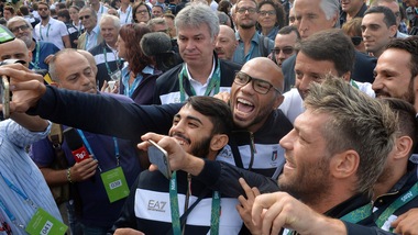 Olimpiadi, parte l'avventura Italia. Renzi: «Roma 2024 è in pole»