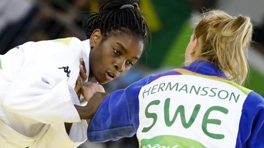 Edwige Gwend in lacrime: «Mi hanno rubato un sogno»