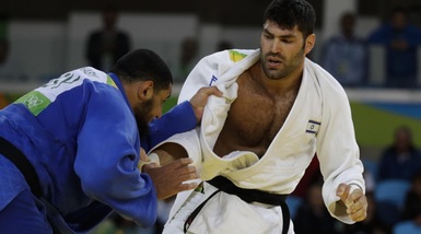 Rio 2016, judoka egiziano non stringe la mano all'avversario israeliano