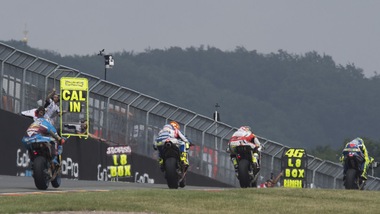 MotoGp: addio cartelli ai box, si pensa alla "Virtual Board"