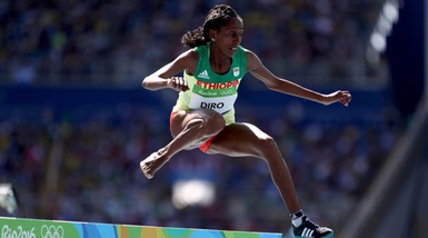 Olimpiadi, applausi per l'etiope Diro: perde la scarpa ma continua a correre
