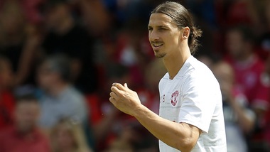 Manchester United, esordio in Premier per Ibra. Applausi per Mourinho