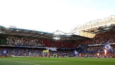 Stamford Bridge tricolore e Abramovich per l'esordio di Conte