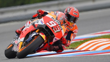 MotoGp, Brno: fenomeno Marquez in pole, Rossi solo sesto