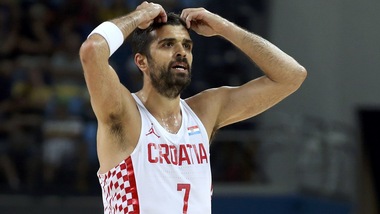 Simon stende il Tofas, Milano vince in rimonta