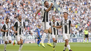 Serie A, Juventus-Sassuolo 3-1: Higuain e Pjanic regalano spettacolo