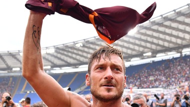Corriere dello Sport-Stadio in edicola. Totti, il sole di Roma: «Dovrei smettere?»