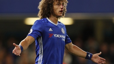 David Luiz 'al sangue': brutto infortunio al naso