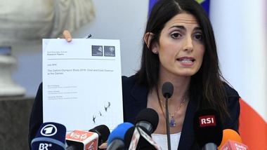 Olimpiadi, Virginia Raggi: «No alla candidatura di Roma 2024». Salta l'incontro con Malagò