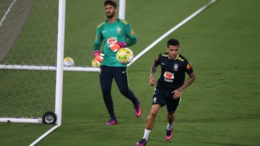 Brasile, Alisson e Dani Alves protagonisti in allenamento