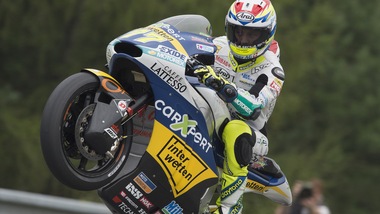 Moto2, la CarXpert scarica Dominique Aegerter