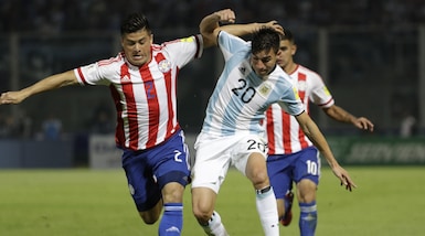 Argentina, figuraccia col Paraguay. Higuain e Aguero sbagliano tutto