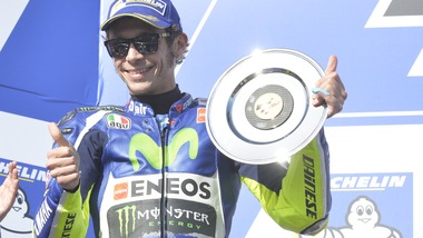 Rossi, che show in Australia. Super rimonta, è secondo!