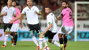 Lega Pro stangata Arezzo: 4 giornate a Sirri, 3 a Moscardelli