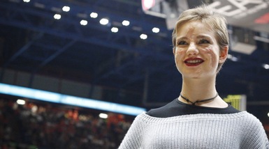 Basket: Bebe Vio ospite d'onore dell'Olimpia Armani, le immagini