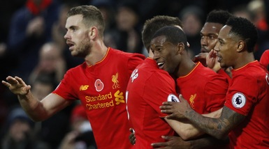 Premier League, Liverpool show. Arsenal-Tottenham finisce pari