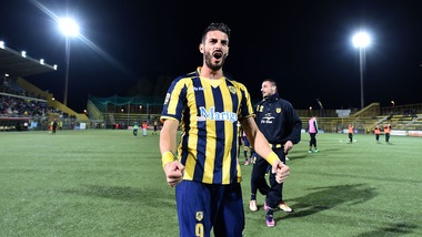 Lega Pro Catanzaro-Juve Stabia 0-2. Le vespe allungano in vetta