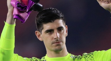 Courtois: l'occhio che preoccupa Conte e il Chelsea