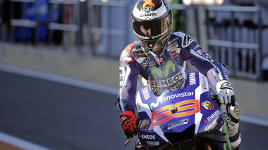 MotoGp, Valencia: Lorenzo in testa nelle seconde libere, Rossi ottavo