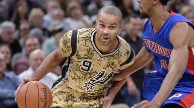 Nba, I San Antonio Spurs come il Napoli: la maglia è mimetica!