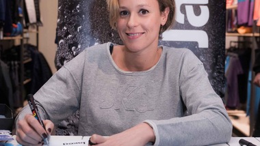 Federica Pellegrini inaugura lo store Jaked a Milano