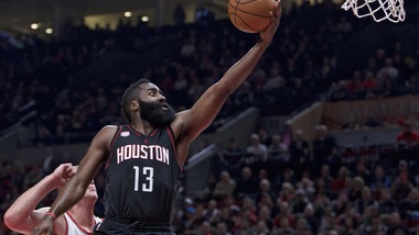 Harden stende i Warriors, Clippers padroni a Cleveland