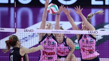 Volley: A1 Femminile, Modena ci crede ma la Pomì rimonta e vince