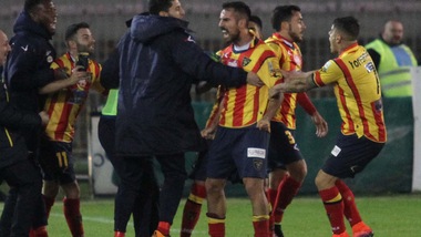 Lega Pro Messina-Lecce 0-3. Giallorossi da soli in vetta