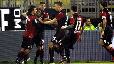 Cagliari-Sassuolo 4-3: Farias firma la rimonta