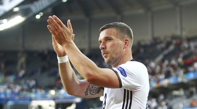 Offerta cinese per Podolski del Galatasaray, c'è l'idea 'Chicharito' Hernandez per il Chelsea