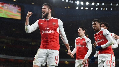 Premier League, Giroud trascina l'Arsenal. Il Chelsea è a 9 punti