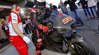 MotoGp, Lorenzo: «Voglio scrivere la storia con Ducati»