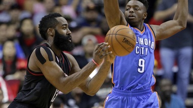 Harden batte Westbrook, altro crollo dei Nuggets