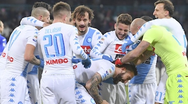 Serie A, Napoli-Sampdoria 2-1: Gabbiadini e Tonelli fanno esplodere il San Paolo