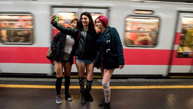 Torna il No Pants Day: in metropolitana si gira in mutande!