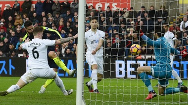 Swansea-Arsenal 0-4: Giroud segna e si fa male