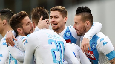 Serie A, Napoli-Pescara 3-1: Mertens che spettacolo