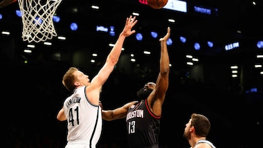 Harden travolge i Nets, New York crolla a Toronto