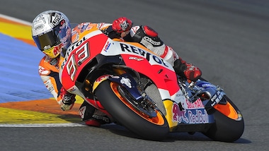 MotoGp: Marquez sfreccia sulla neve con la sua Honda
