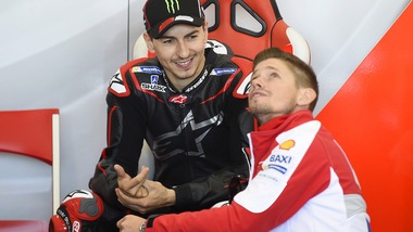 MotoGp: Stoner in pista a Sepang, nei box Ducati c'è anche Lorenzo