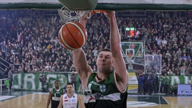 Basket Serie A, Fesenko travolge Milano