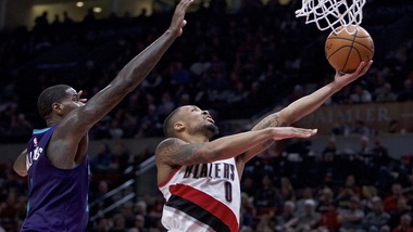 Lillard spegne Charlotte, ko anche Gallinari
