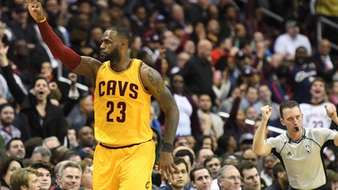 Lebron gela Washington, Cleveland passa all'overtime