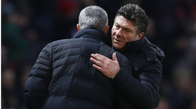 Mazzarri, è pace con Mourihno: l'abbraccio all'Old Trafford