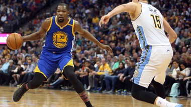 Jokic affossa Golden State, 24 triple per Denver