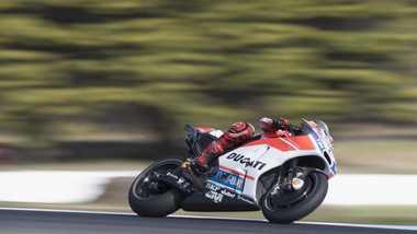 MotoGp Ducati, Lorenzo: «Passi avanti per capire la moto»